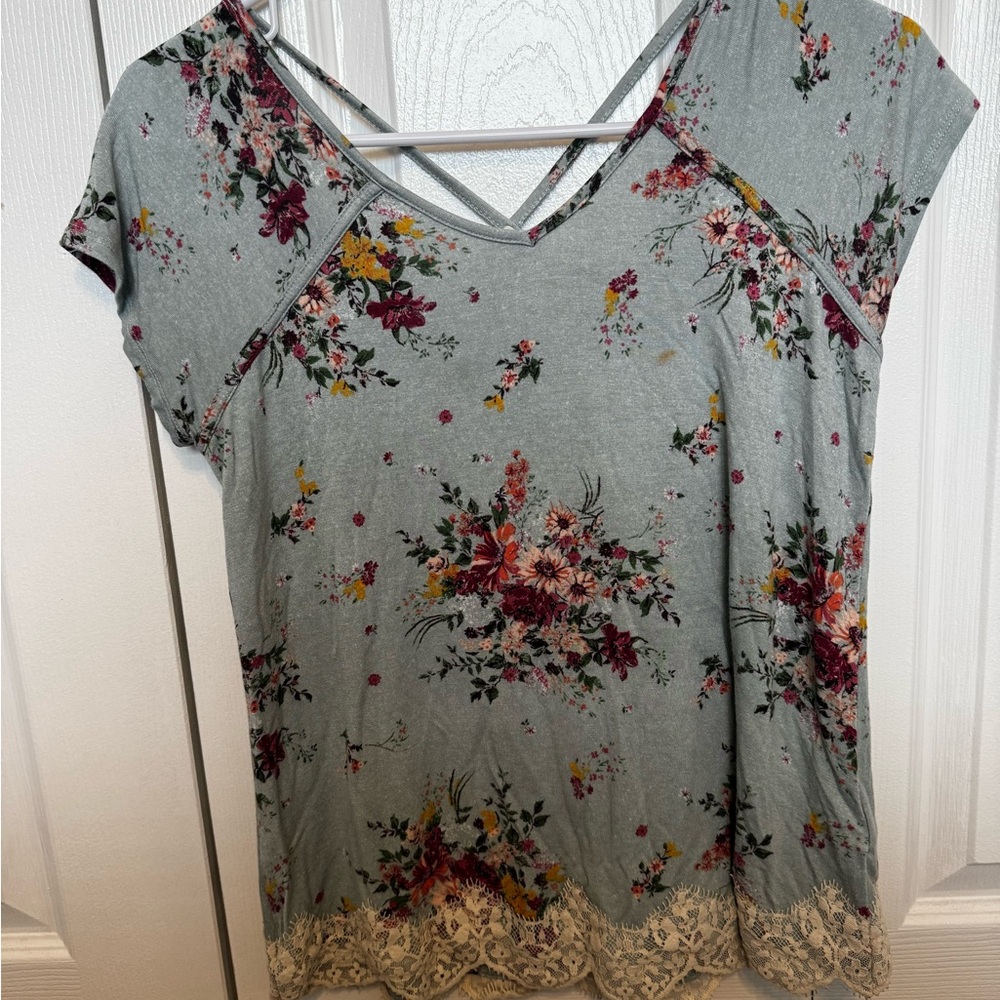 Buckle rewind Floral Lace Trim Top